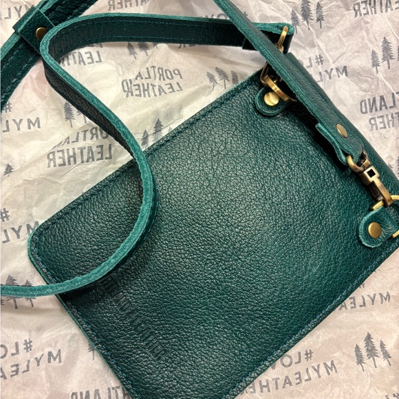 Portland Leather Sea Glass Parker Crossbody Bag - Picture 3 of 4